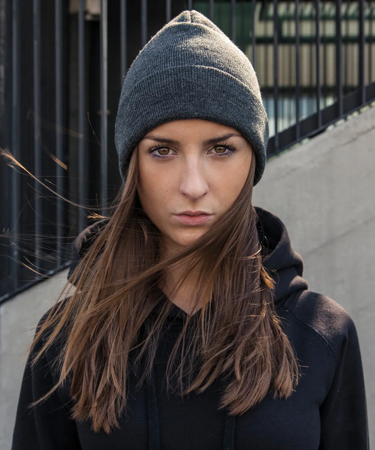 Black - Heavy knit beanie